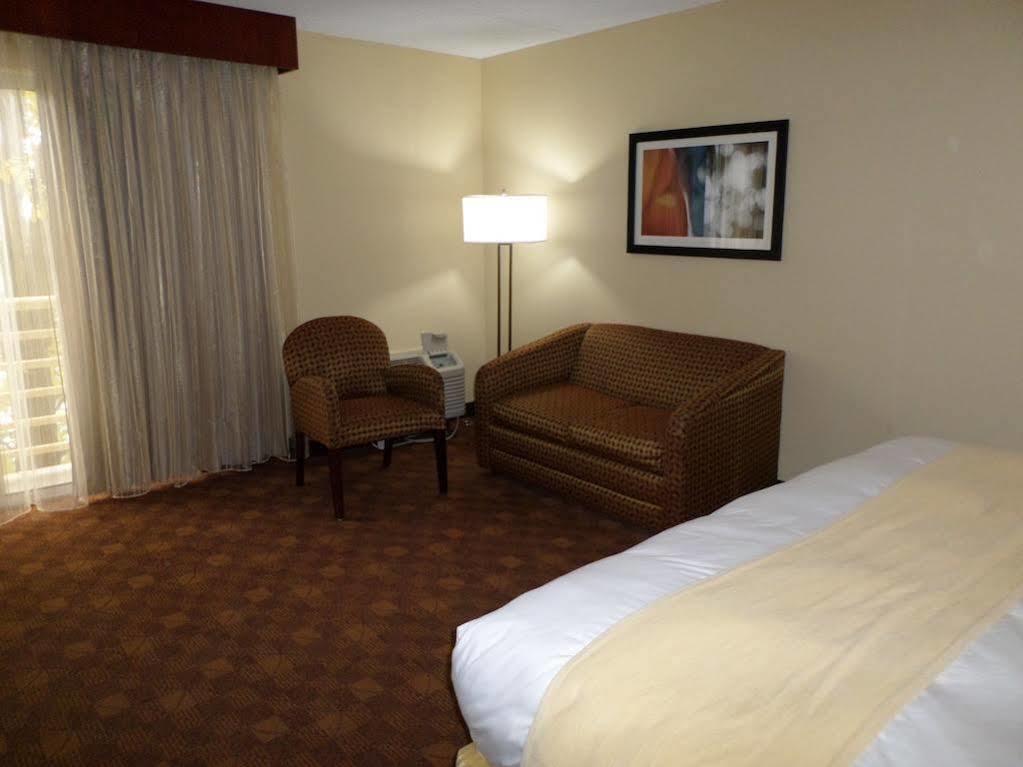 Radisson Akron-Fairlawn Copley Montrose Exterior foto