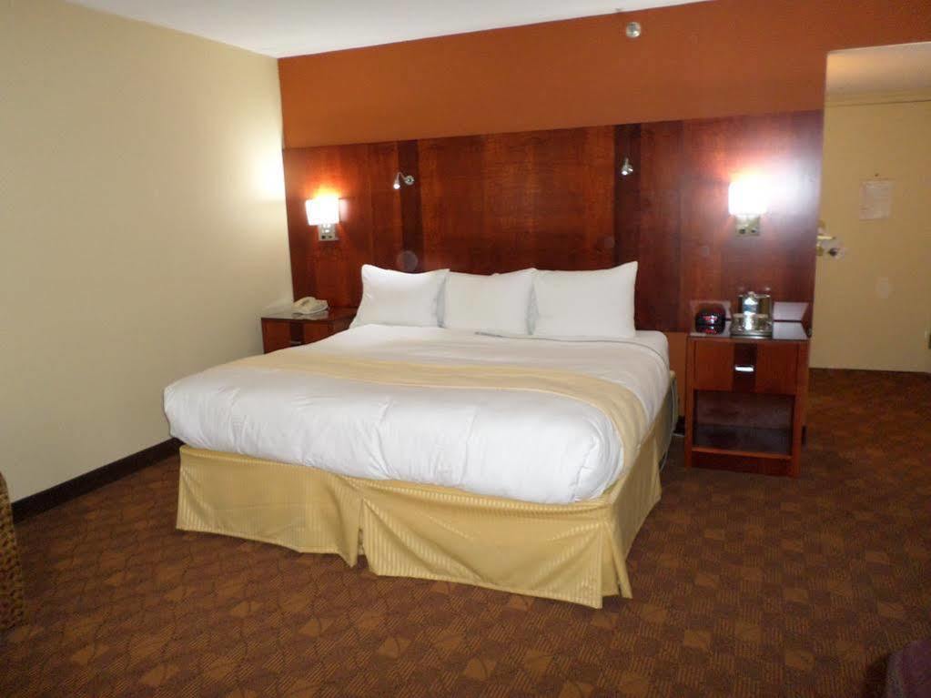 Radisson Akron-Fairlawn Copley Montrose Exterior foto